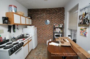 61 S Huntington Ave, Unit 301 in Boston, MA - Building Photo