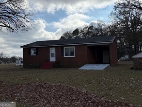 2381 Rat Kinney Rd in Statham, GA - Building Photo - Building Photo
