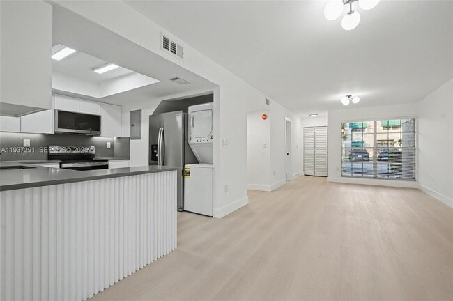 12224 SW 52nd Pl in Cooper City, FL - Building Photo - Building Photo