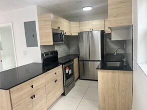 1604 NW 24th Ct in Miami, FL - Building Photo - Building Photo