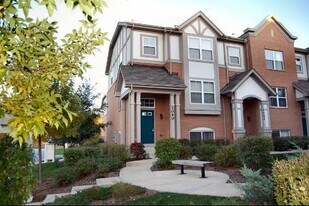 1040 N Claremont Dr in Palatine, IL - Building Photo