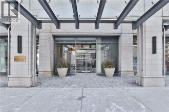 2060 Lakeshore Rd. in Burlington, ON - Building Photo - Building Photo