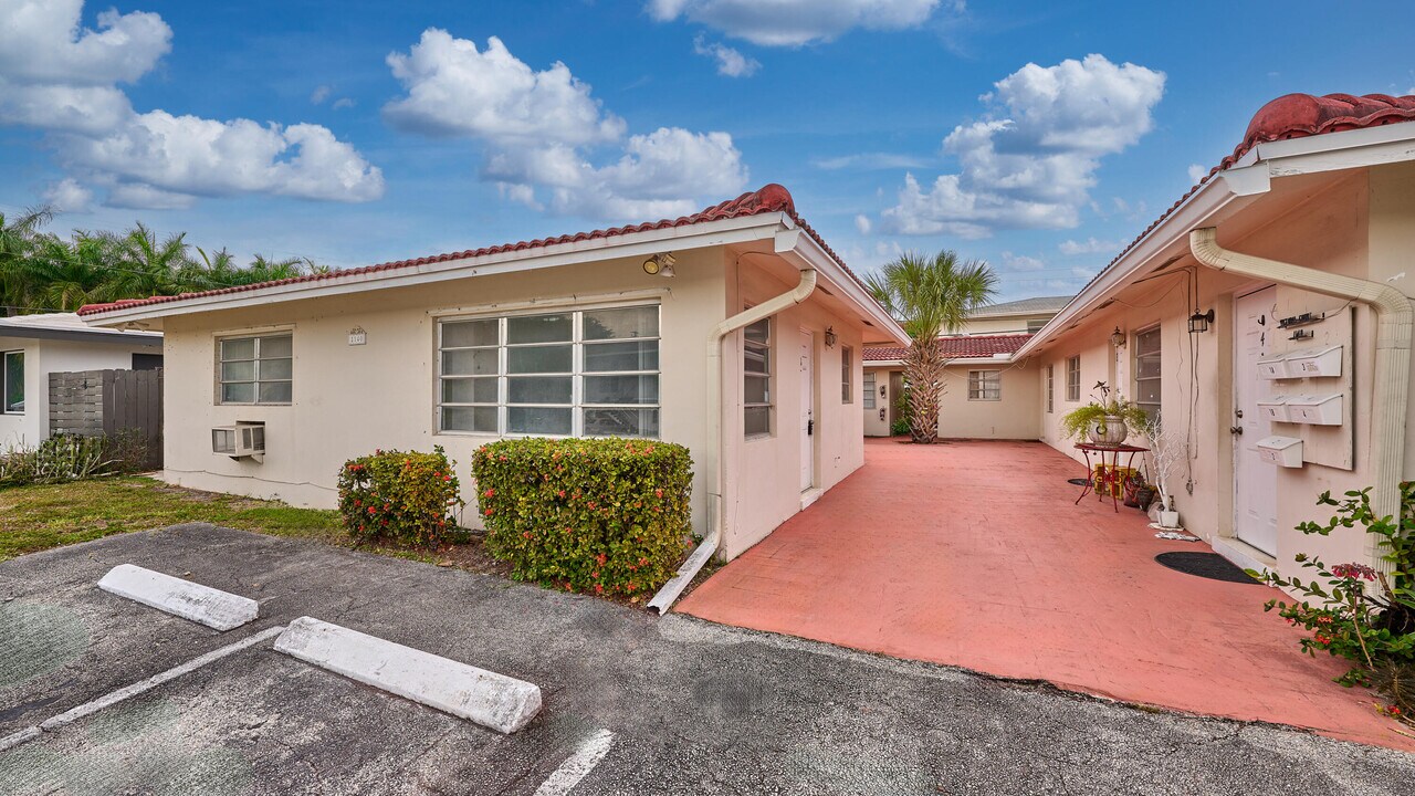 1140 NE 24th Ave in Pompano Beach, FL - Foto de edificio
