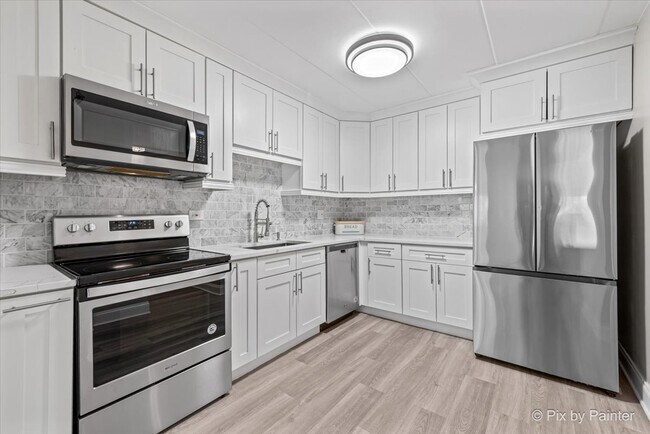 1220 S Lorraine Rd in Wheaton, IL - Building Photo - Building Photo