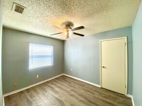 10348 Flatland Trail in Converse, TX - Foto de edificio - Building Photo