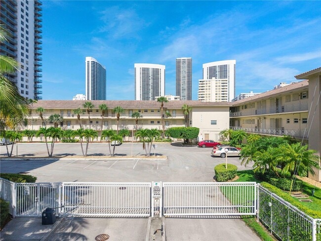 2600 Diana Dr in Hallandale Beach, FL - Building Photo - Building Photo