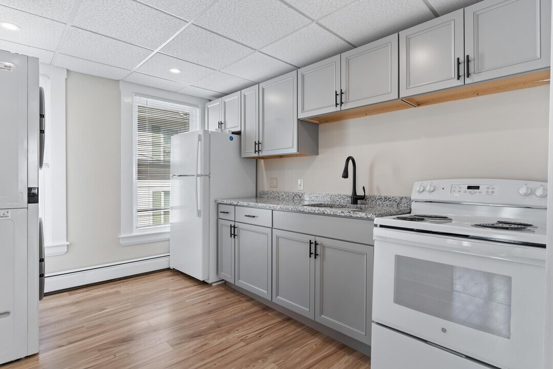 30 Ham St in Dover, NH - Building Photo