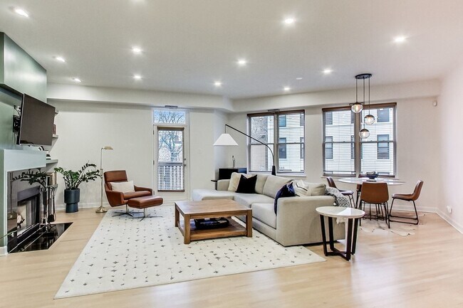 845 W Altgeld St in Chicago, IL - Building Photo - Building Photo
