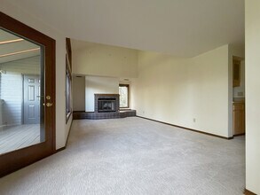 8949 SW Fairview Pl in Portland, OR - Foto de edificio - Building Photo