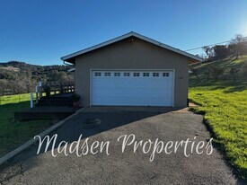 784 Flag Creek Rd in Oroville, CA - Building Photo