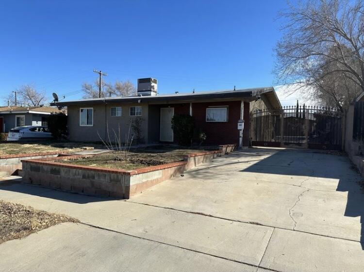 38882 Ocotillo Dr in Palmdale, CA - Building Photo