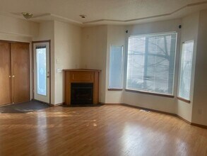 13649 SE Steele St in Portland, OR - Building Photo - Building Photo