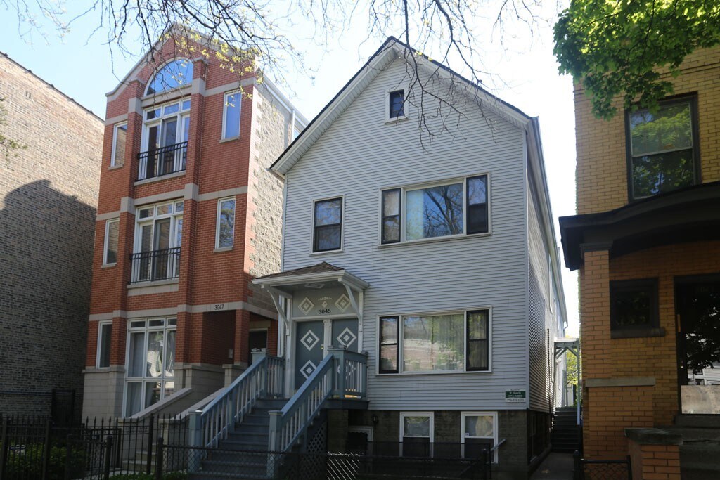 3045 N Racine Ave in Chicago, IL - Building Photo