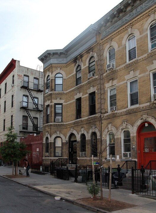 876 Hart St in Brooklyn, NY - Building Photo