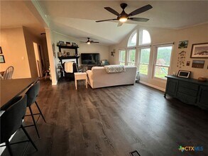735 Oak Meadows in San Marcos, TX - Building Photo - Building Photo
