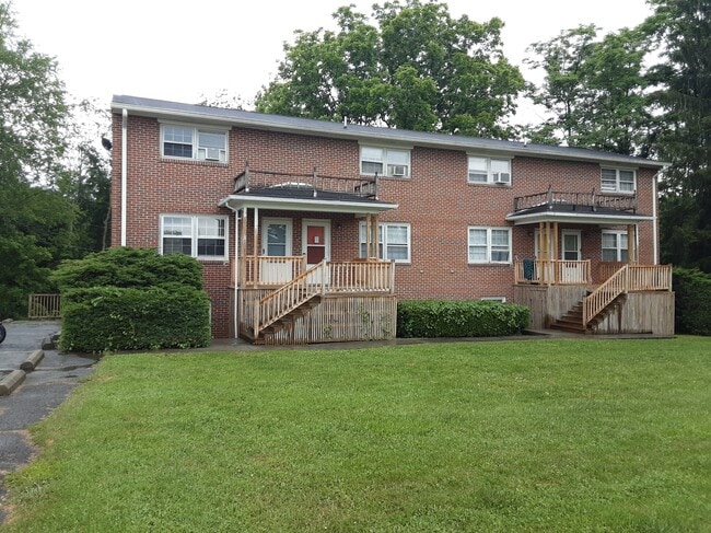648 Farm Road in Lewisburg, WV - Foto de edificio - Building Photo