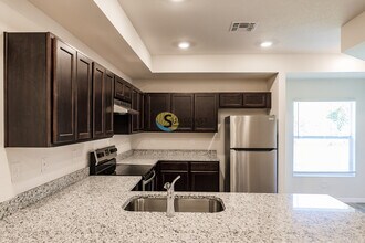 12225 Tetzel Ave in Port Charlotte, FL - Foto de edificio - Building Photo