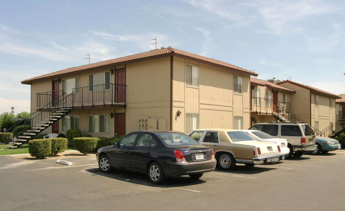 Victoria Park Apartments in Fresno, CA - Building Photo