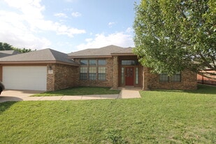 2300 Northglen Dr in Clovis, NM - Building Photo