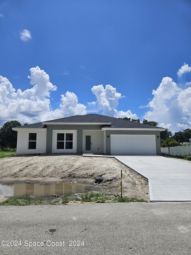 1150 Tarleton St SE in Palm Bay, FL - Building Photo - Building Photo