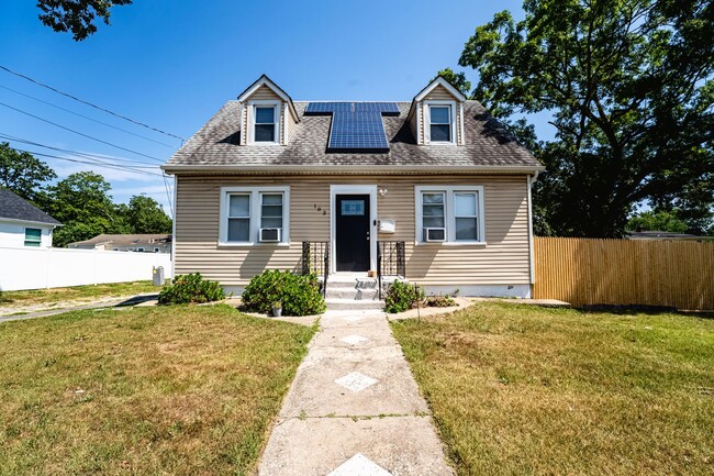 183 Commack Rd