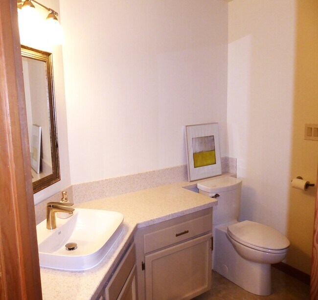 1932 Sunburst Ter in West Linn, OR - Building Photo - Building Photo