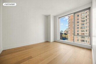 222 E Broadway in New York, NY - Building Photo - Building Photo