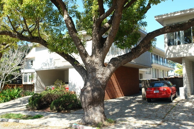 1515 Hearst Ave in Berkeley, CA - Foto de edificio - Building Photo