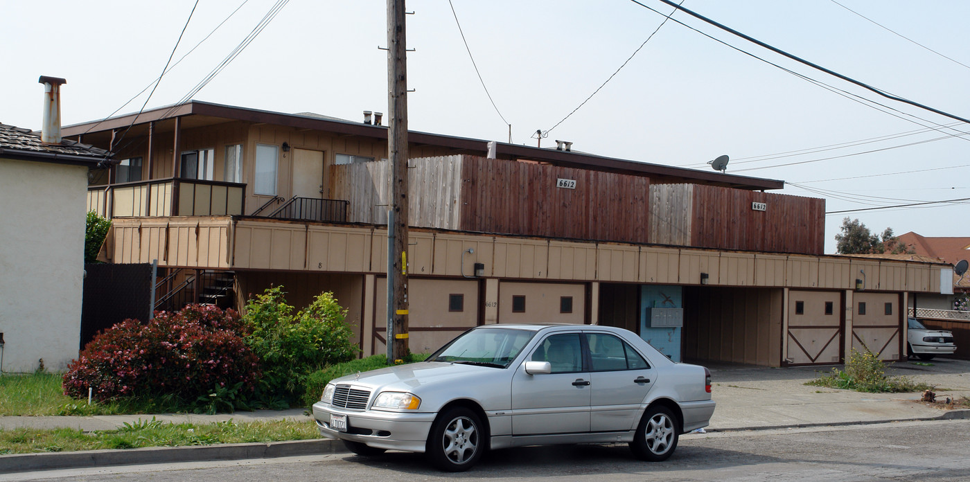 6612 Schmidt Ln in El Cerrito, CA - Building Photo