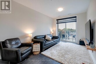 5917 Main St in Whitchurch-Stouffville, ON - Building Photo - Building Photo