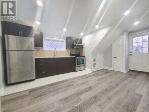 77 Victoria Ave N in Hamilton, ON - Building Photo - Building Photo