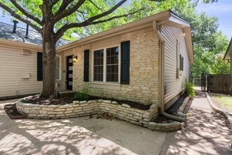 8205 Treehouse Ln in Austin, TX - Building Photo - Building Photo