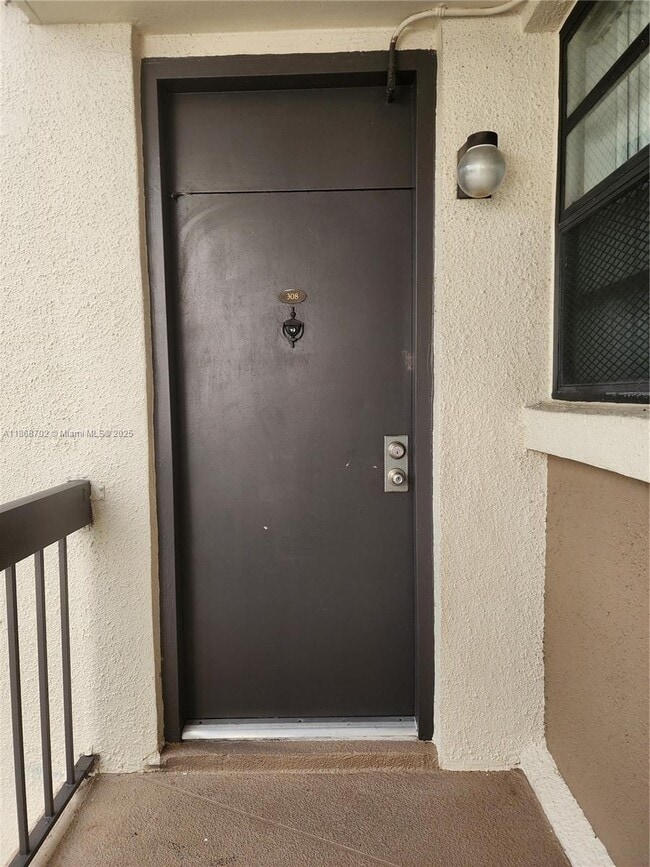 8419 Forest Hills Dr in Coral Springs, FL - Building Photo - Building Photo