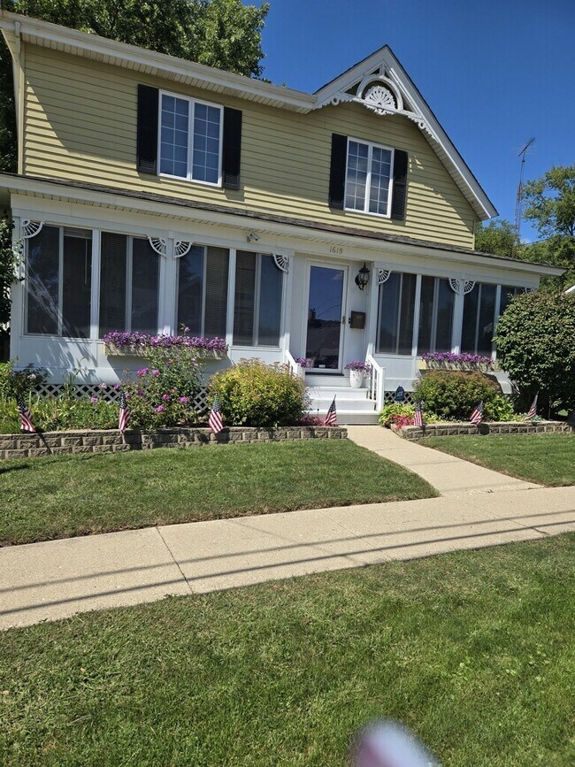 1619 Riverside Dr in McHenry, IL - Building Photo - Building Photo