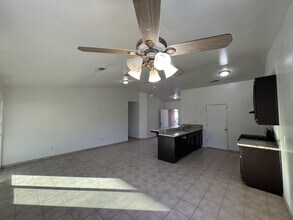 321 Reynosa Ave in Bakersfield, CA - Building Photo - Building Photo