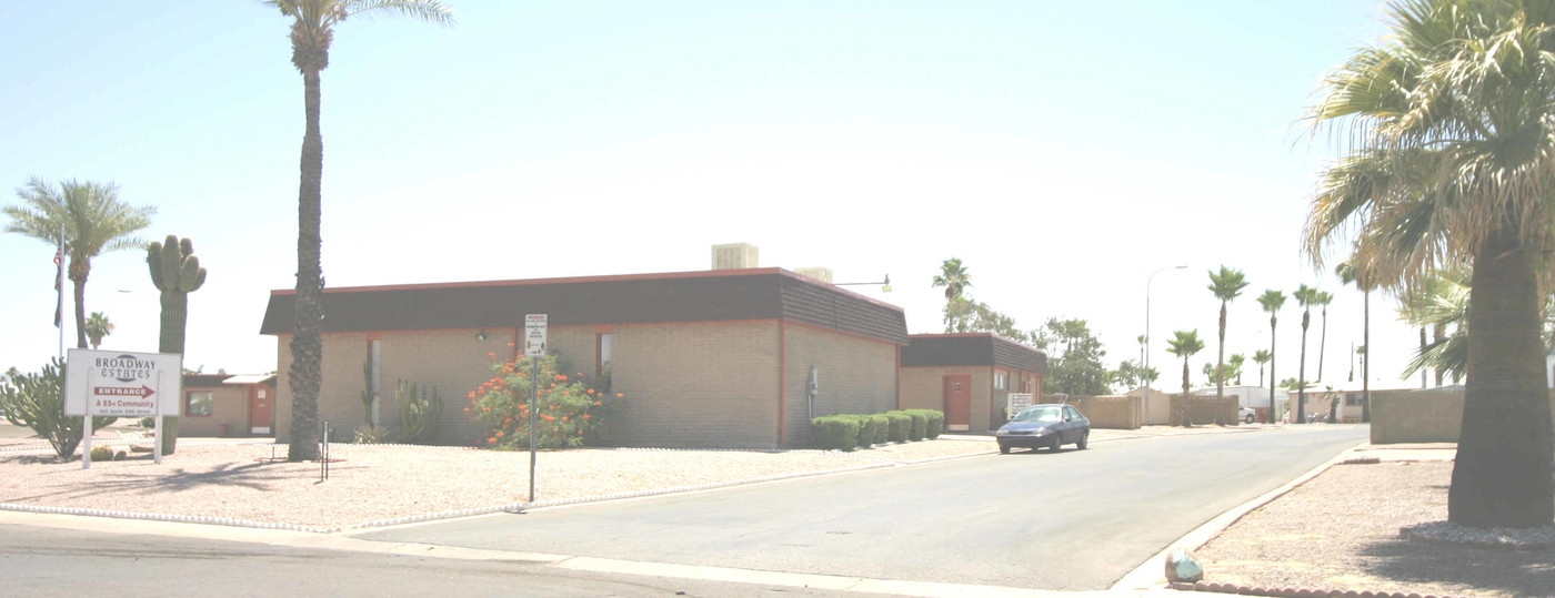 Broadway Estates in Mesa, AZ - Building Photo