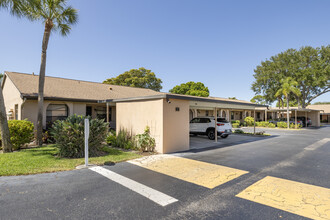 Bayshore Village Condominiums in Bradenton, FL - Building Photo - Building Photo