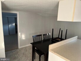 124 Dallas Rd in Willow Grove, PA - Building Photo