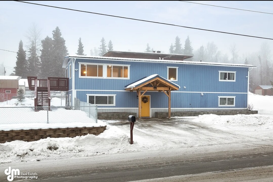 2319 Lore Rd in Anchorage, AK - Building Photo