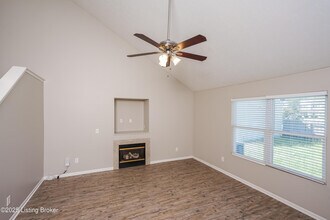 6607 Hunters Creek Blvd in Louisville, KY - Building Photo - Building Photo