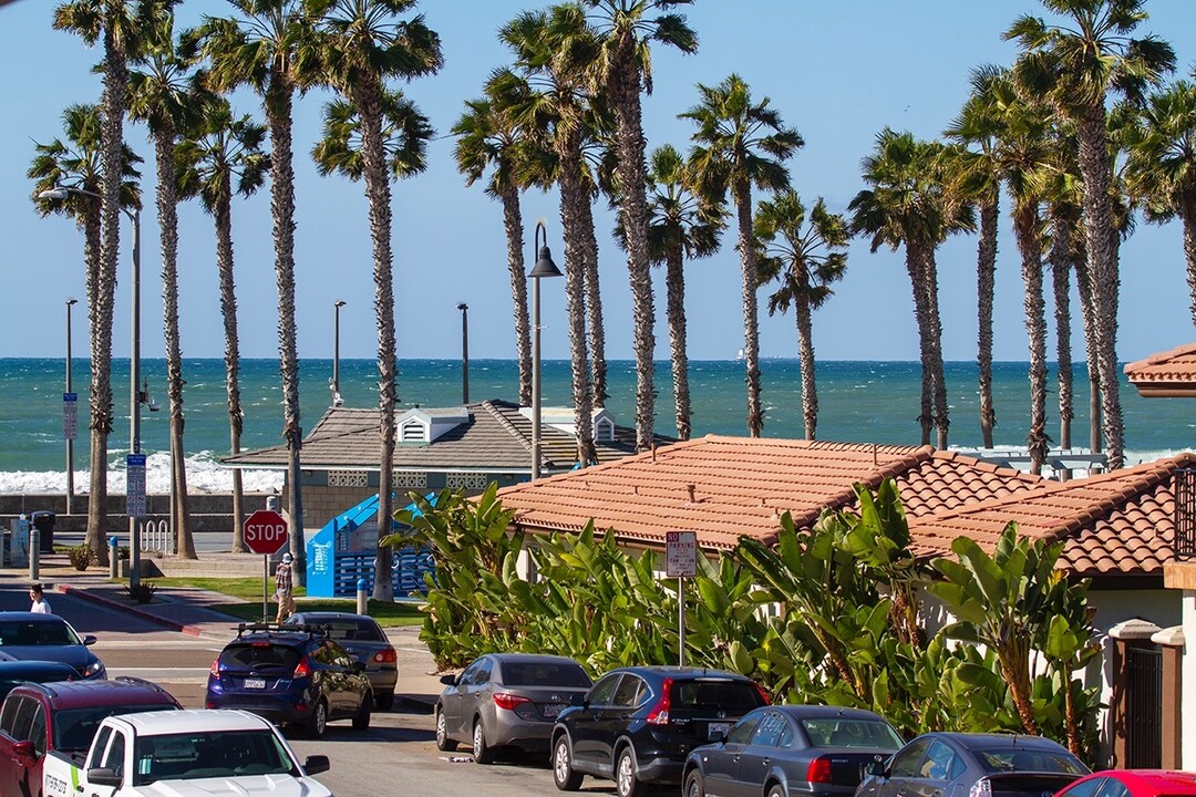 Pier View Apartments in Imperial Beach, CA - Foto de edificio