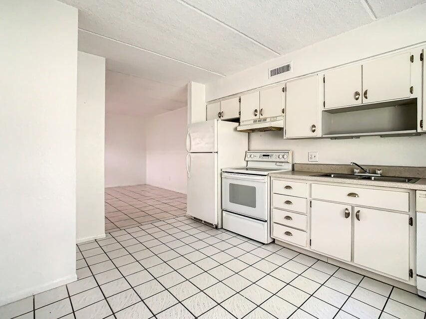 714 Michigan Ct in St. Cloud, FL - Building Photo
