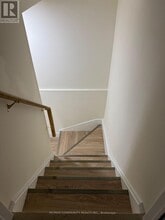 1 Burnsborough St in Ajax, ON - Building Photo - Building Photo