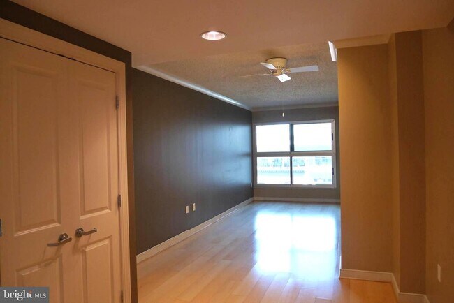 777 7th St NW in Washington, DC - Foto de edificio - Building Photo