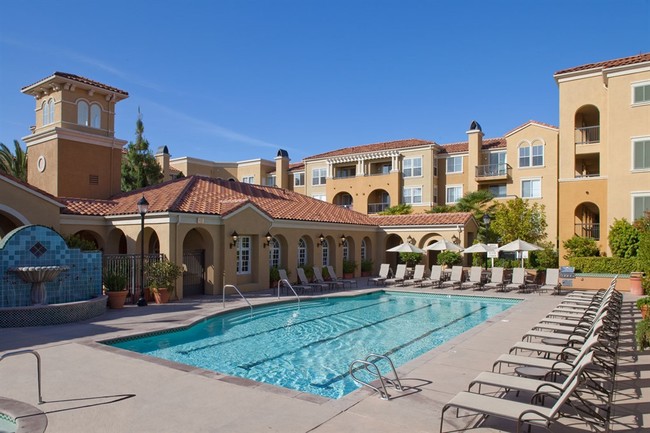 The Oaks Apartment Homes in San Jose, CA - Foto de edificio - Building Photo