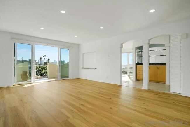 3217 Columbia St in San Diego, CA - Foto de edificio - Building Photo