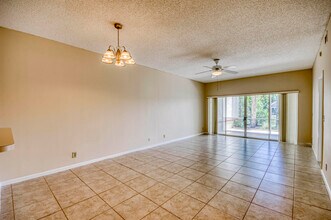 106 Cypress Point Dr in Palm Beach Gardens, FL - Building Photo - Building Photo
