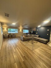 310 Woodhill Dr in Redding, CA - Building Photo - Building Photo