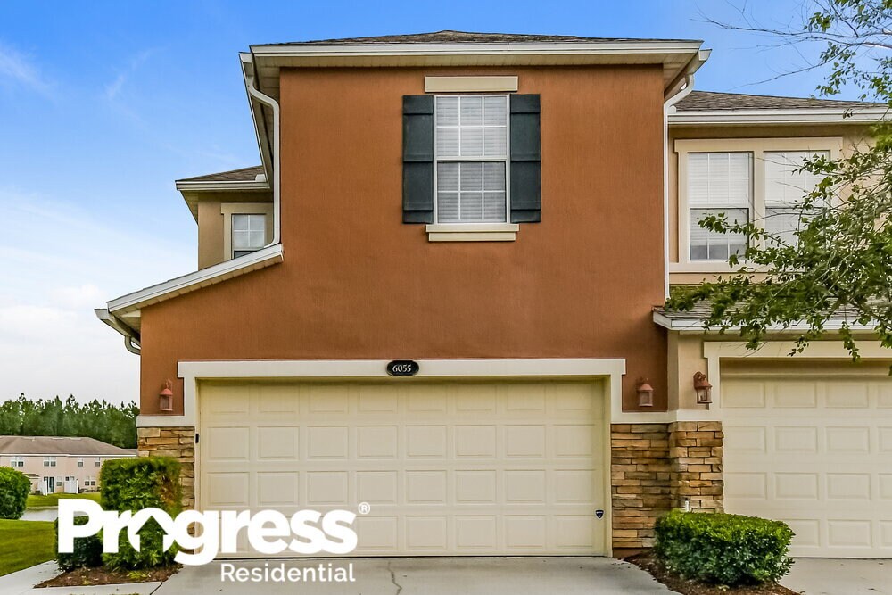 6055 Bartram Village Dr in Jacksonville, FL - Building Photo