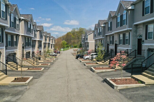 105 Katerina Dr in Monaca, PA - Building Photo - Building Photo